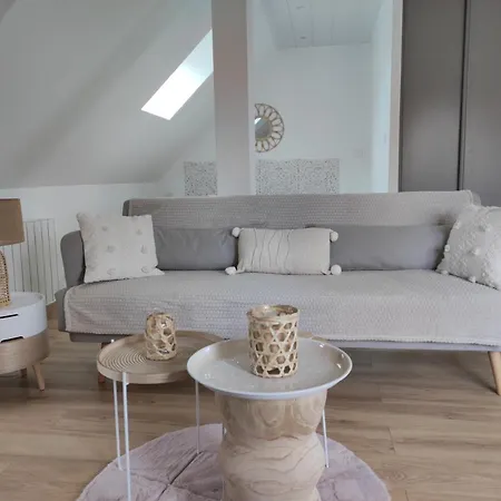 Studio Cosy Spacieux Lumineux Avec Terrasse Vezelois Exterior photo